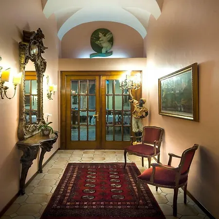 旅馆 伊思鲁姆斯德尔安杰罗酒店 *