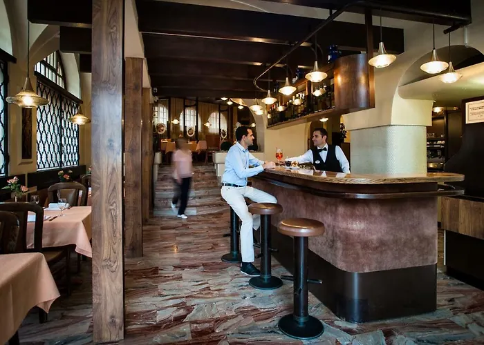 伊思鲁姆斯德尔安杰罗酒店 旅馆