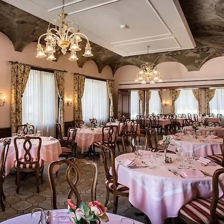 Easyrooms Dell'angelo Albergue *